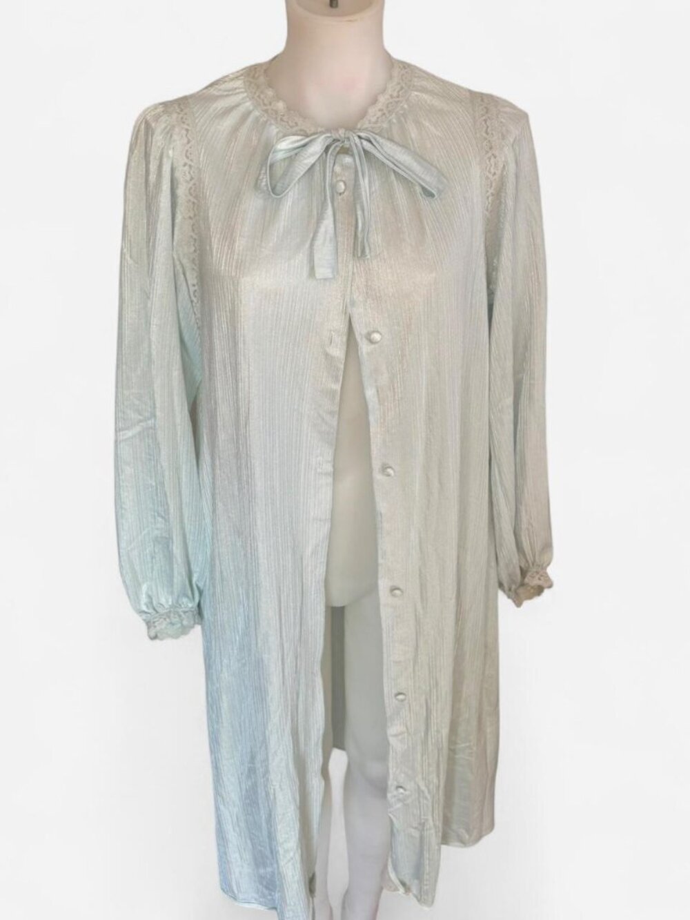 Unbranded vintage 60s 70s baby blue satin robe / nightgown